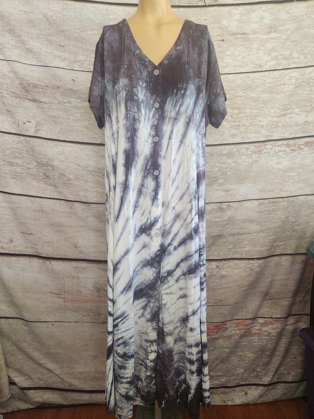V-Neck Button Front Tie-Dye Maxi Dress - Black & White